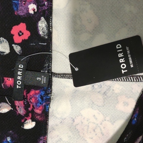 Torrid Floral and Lace Stretch Mini Skirt size 3XL - Picture 7 of 12